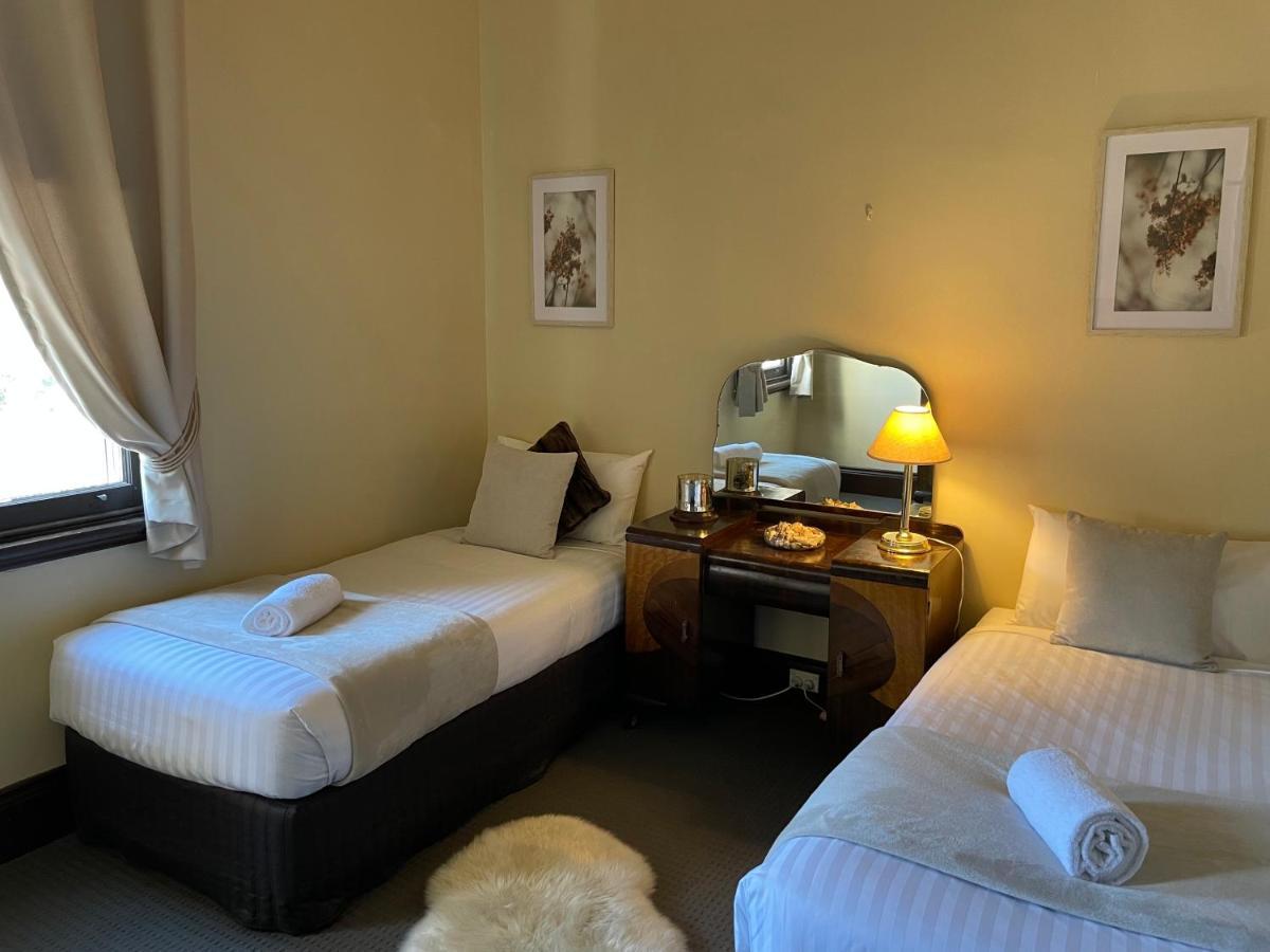 Neath Hotel מראה חיצוני תמונה