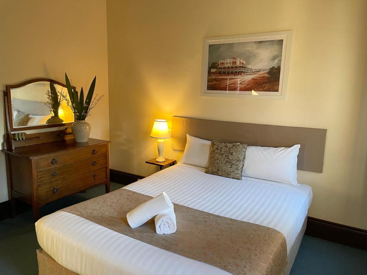 Neath Hotel מראה חיצוני תמונה
