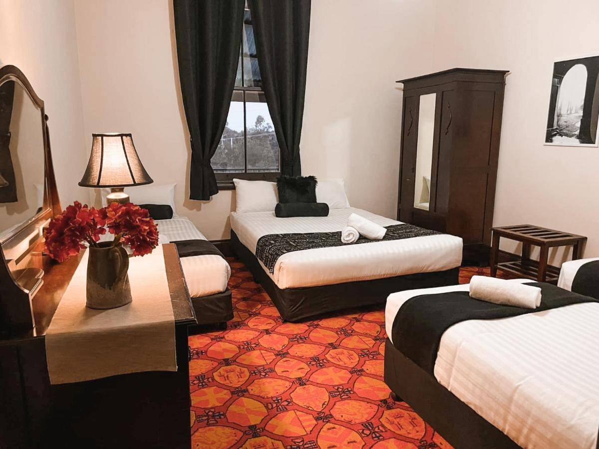 Neath Hotel מראה חיצוני תמונה